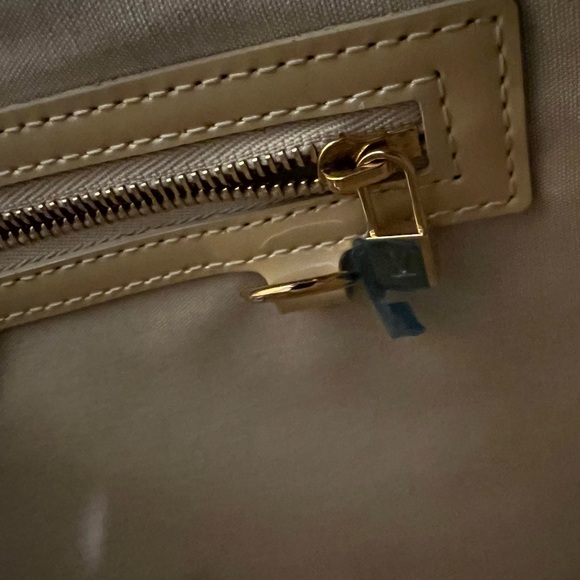 Louis Vuitton Vernis Wilshire MM - Picture 10 of 11